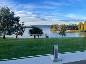 Horizons 424 Lake Jindabyne Waterfront 2 Bedroom Apartment